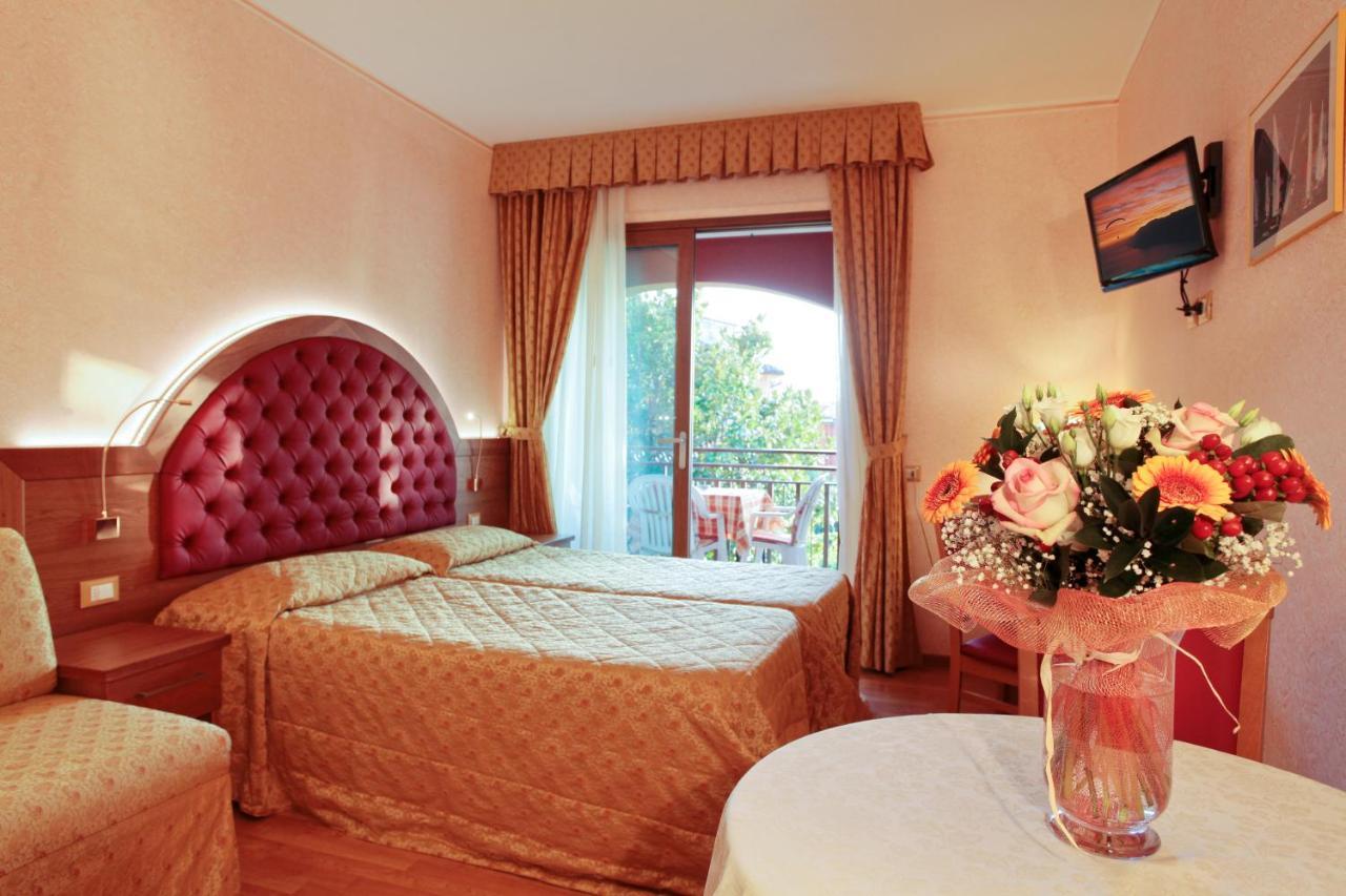Hotel Residence Villa Beatrice Brenzone sul Garda Eksteriør bilde